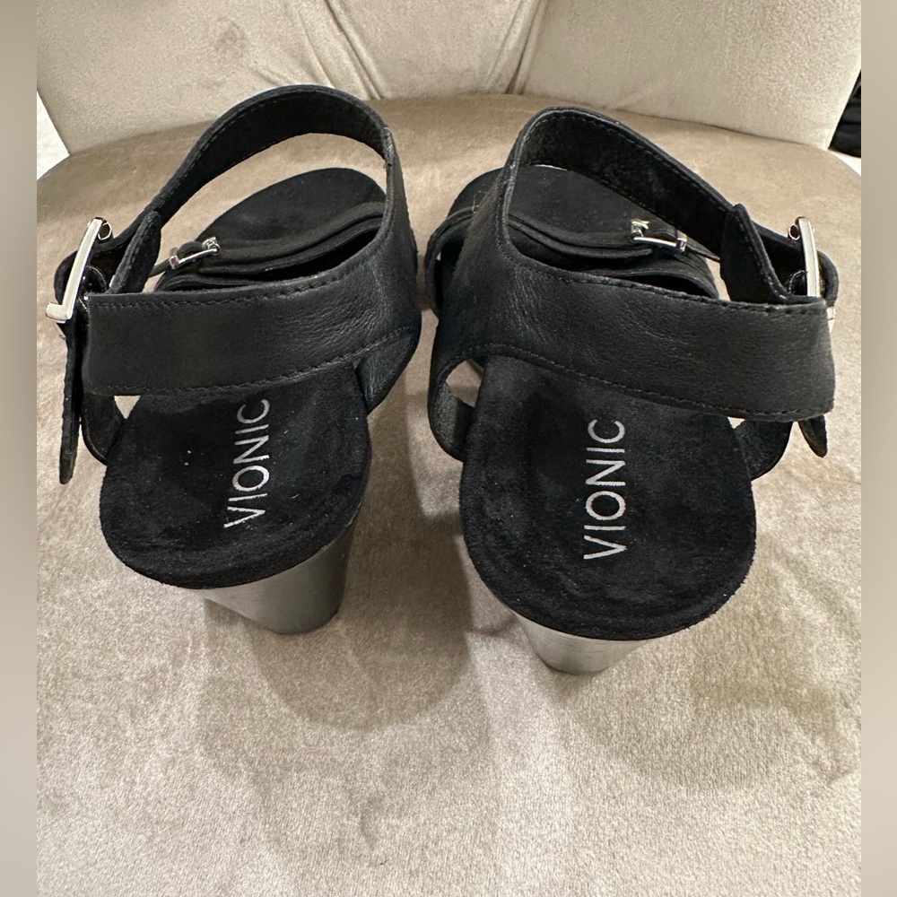 Vionic Laurie Wedge Leather Buckle Sandals Womens 5 Black 382 Silver Buckles EUC - Picture 3 of 5